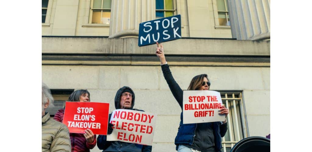 "We Choose to Fight: Nobody Elected Elon Protest" by Geoff Livingston is licensed under CC BY 2.0.